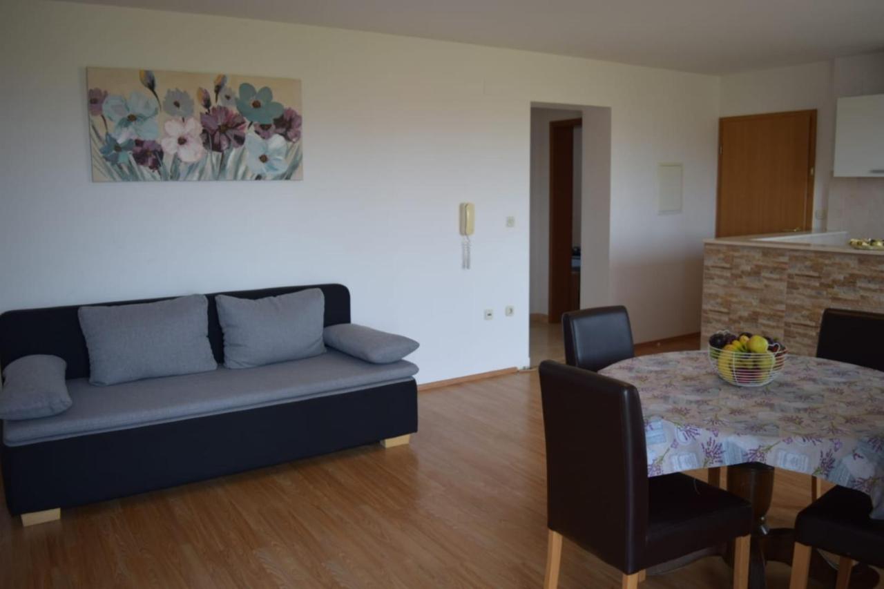 Apartments Marta Kastel Novi Exterior photo